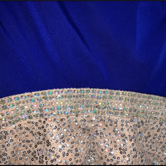 ✨GORGEOUS HOMECOMING DRESS✨ - Picture 3 of 3